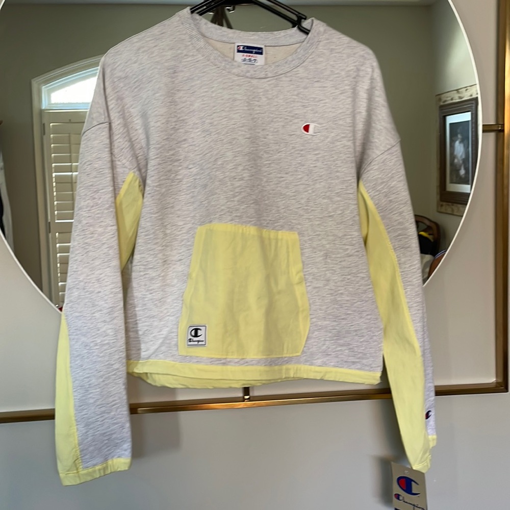 Super cute - Champion shirt - gray with light yellow - xs- NWT- never worn